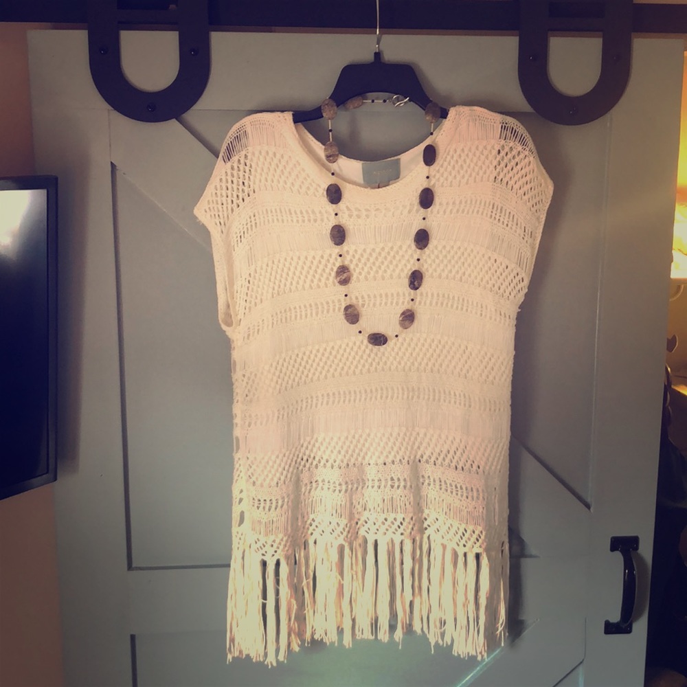 White boho-chic top, L, Skies Are Blue
